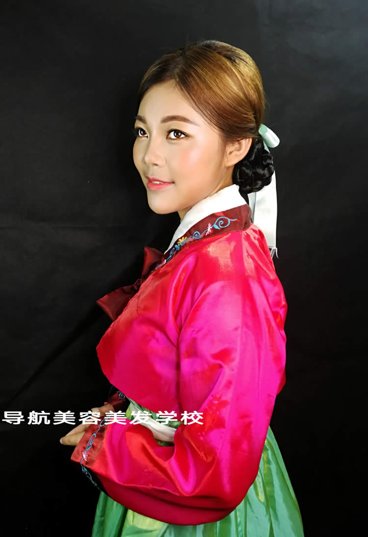 韩服造型妆面
