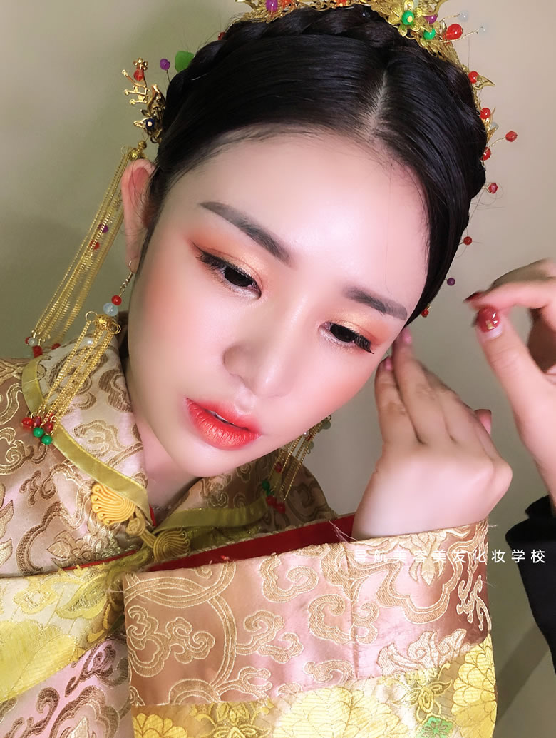 时尚班课堂:中式新娘