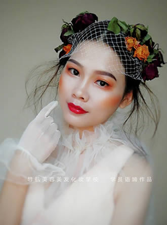 简约时尚白纱新娘造型妆面图片