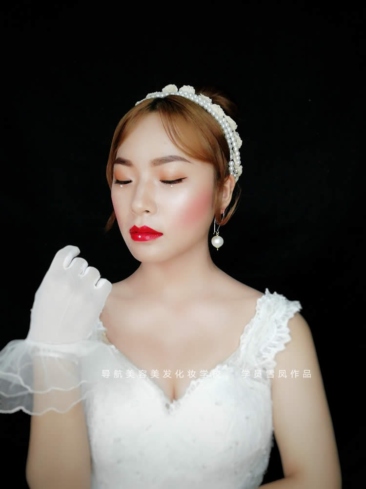 白纱新娘造型妆面图片